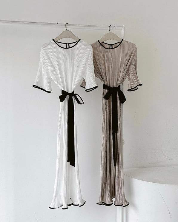 [ Pre-order ] Charmant Pleats Dress