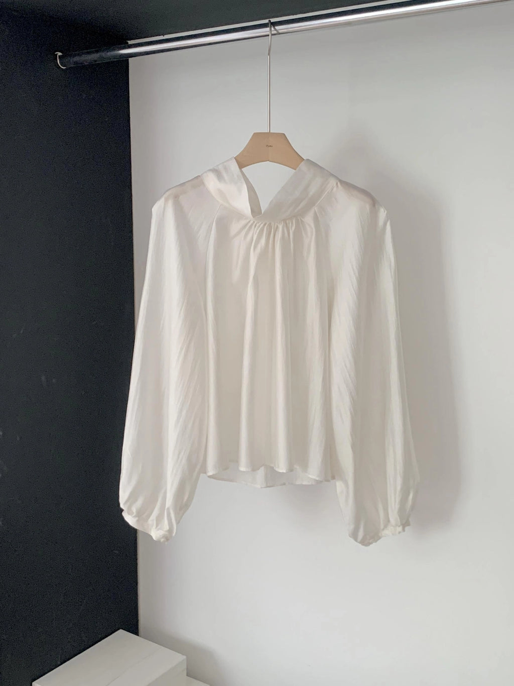 [ Pre-order ] Mia Back Ribbon Blouse