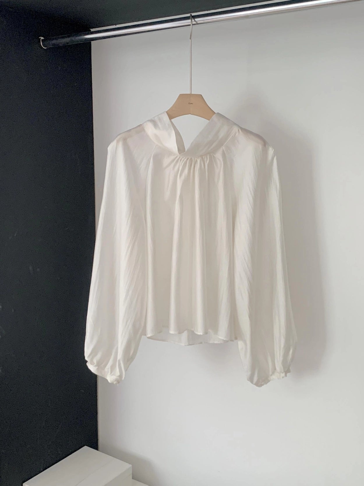 [ Pre-order ] Mia Back Ribbon Blouse