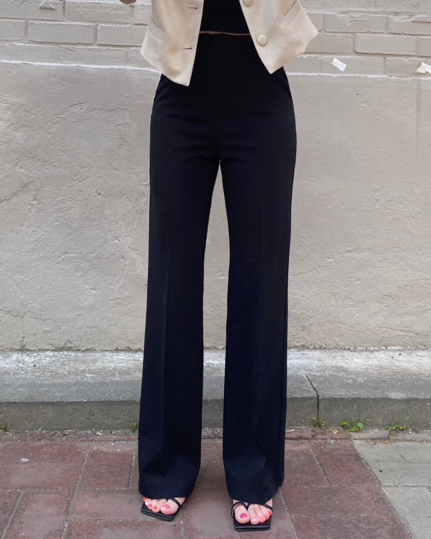 [S,M,L] Signature Stretchy Flared Pants