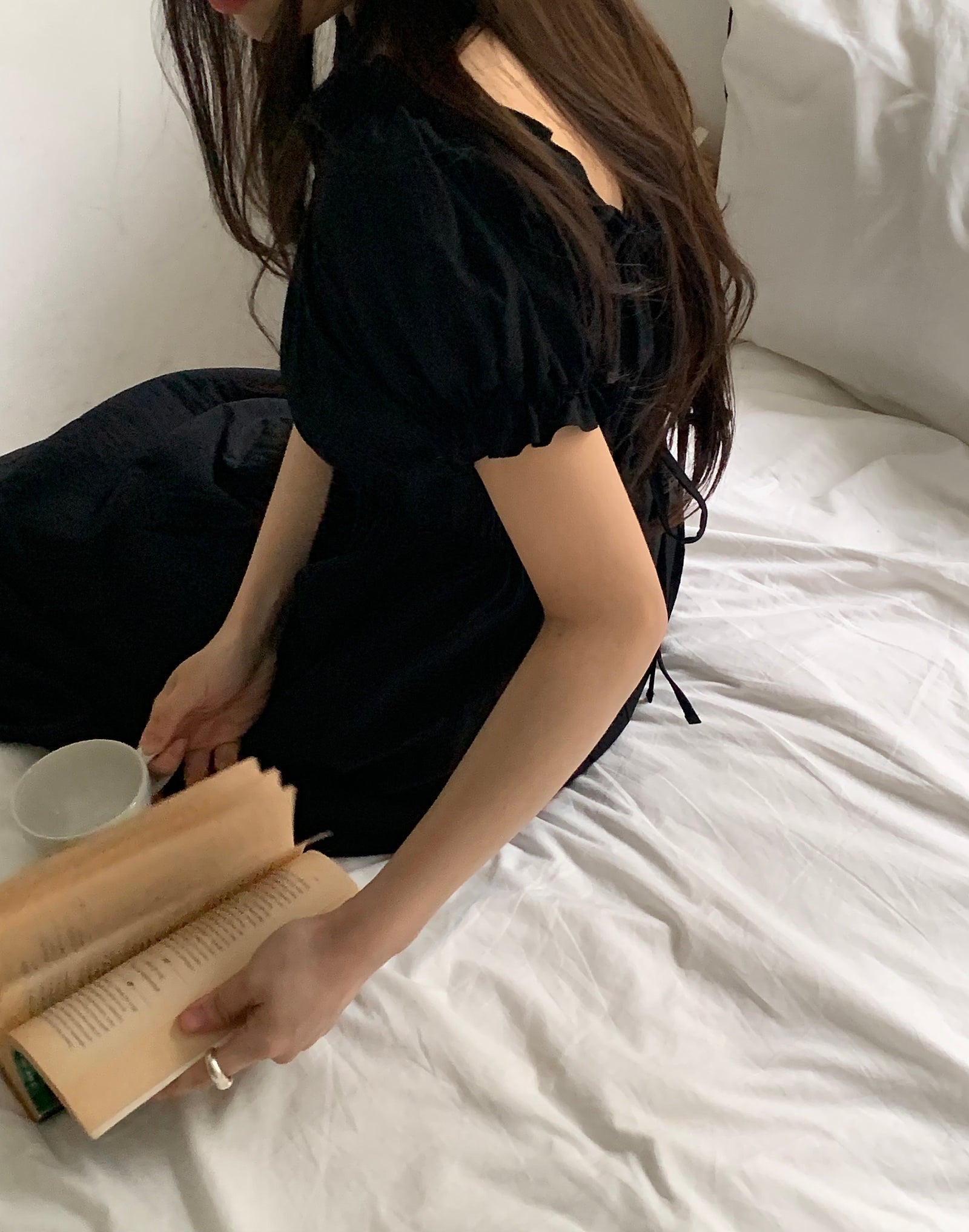 Off-Shoulder Back Ribbon Dress