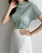 Pleats Half-Neck Short Sleeves