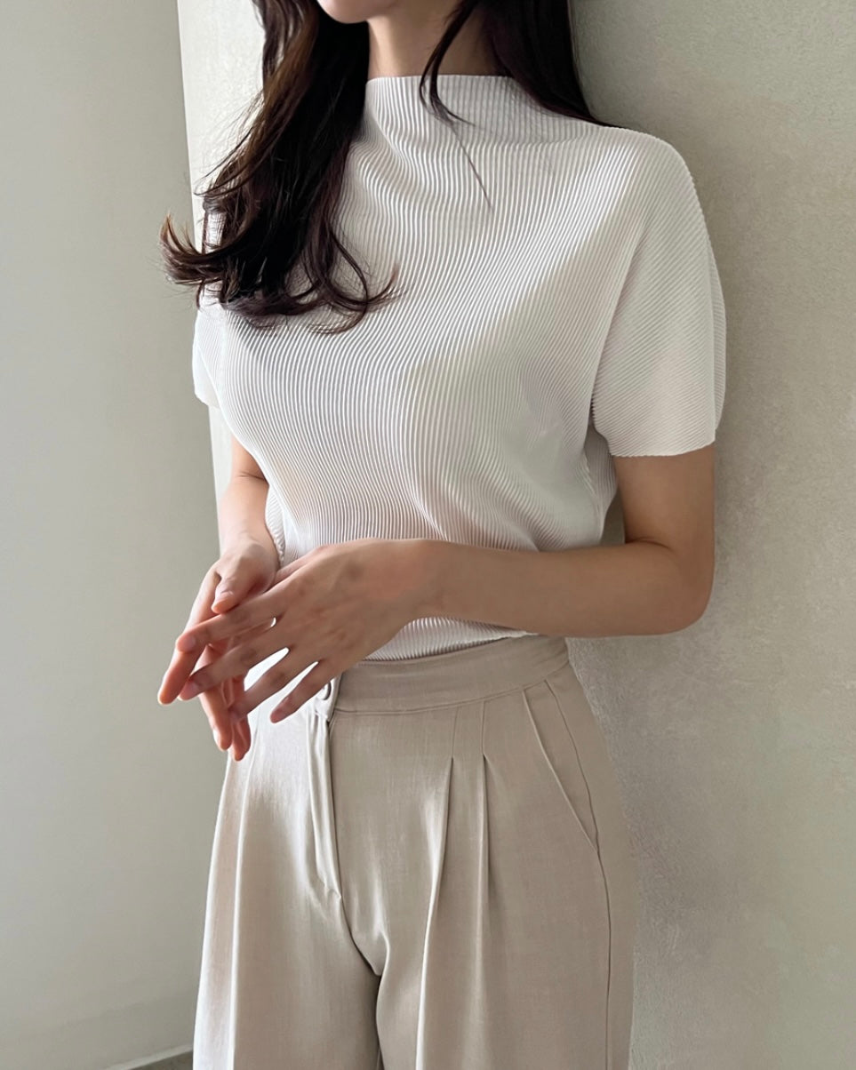 Pleats Half-Neck Short Sleeves