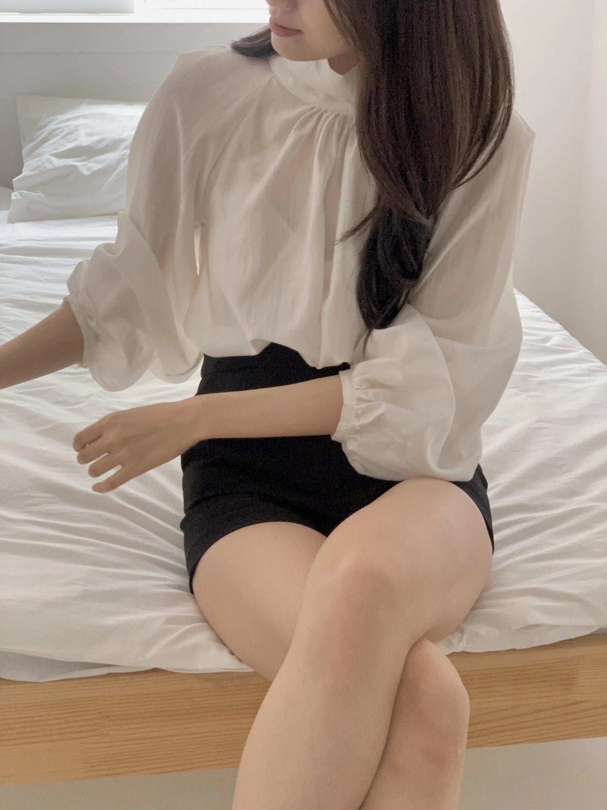 [ Pre-order ] Mia Back Ribbon Blouse