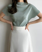 Pleats Half-Neck Short Sleeves