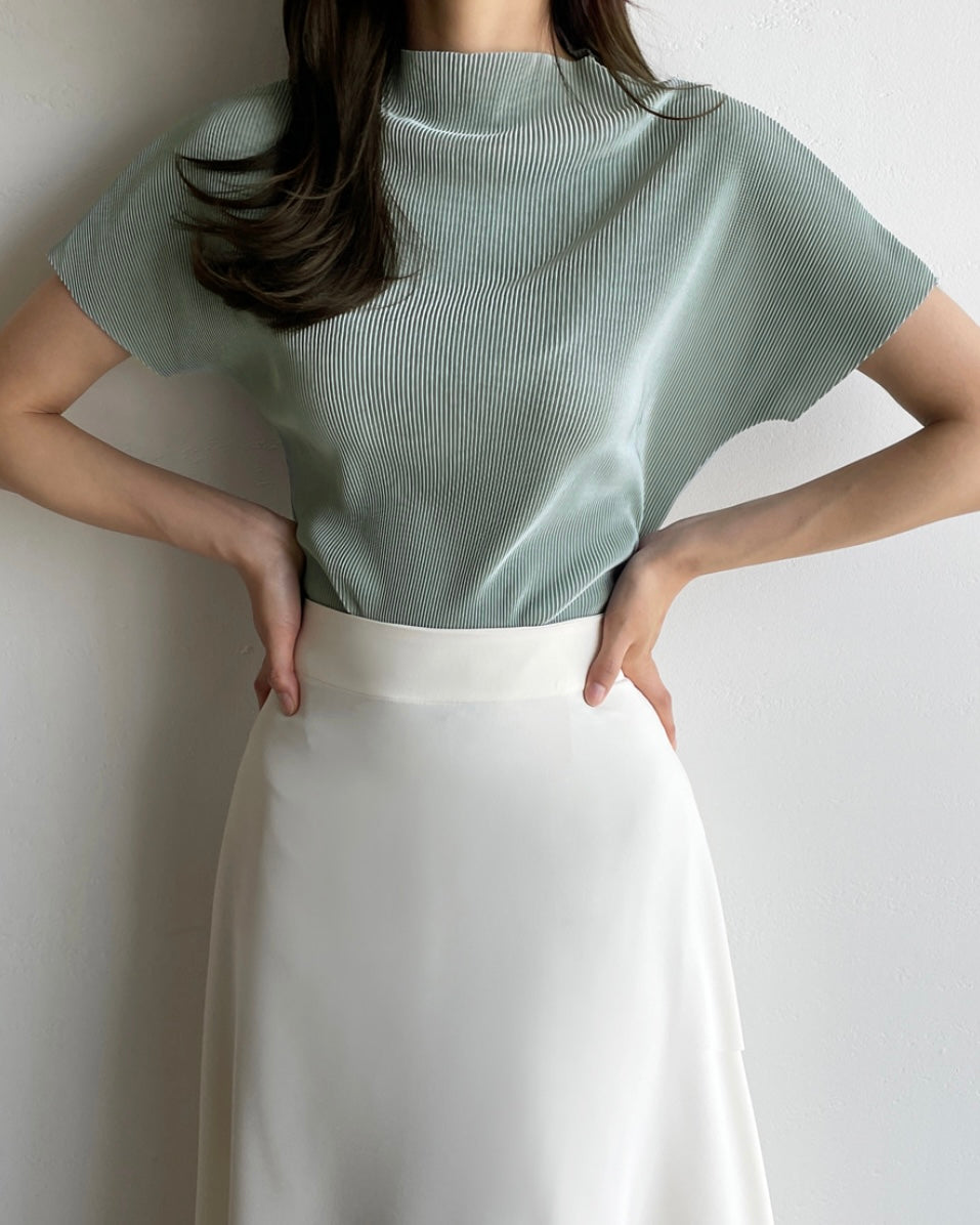 Pleats Half-Neck Short Sleeves