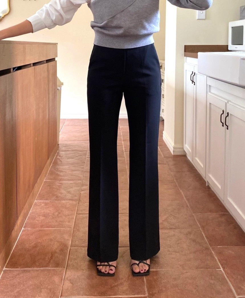 [S,M,L] Signature Stretchy Flared Pants
