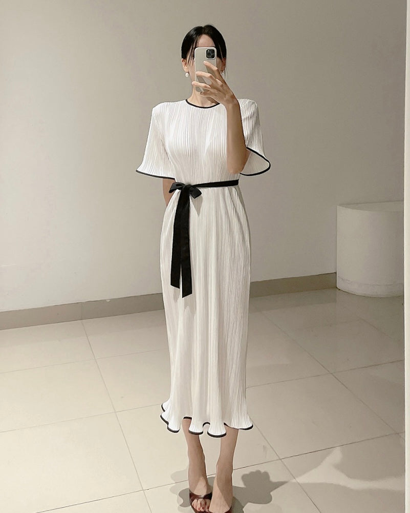 [ Pre-order ] Charmant Pleats Dress