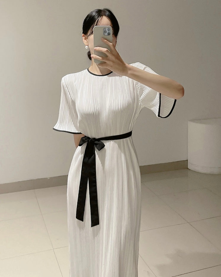 [ Pre-order ] Charmant Pleats Dress