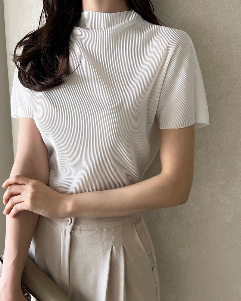 Pleats Half-Neck Short Sleeves