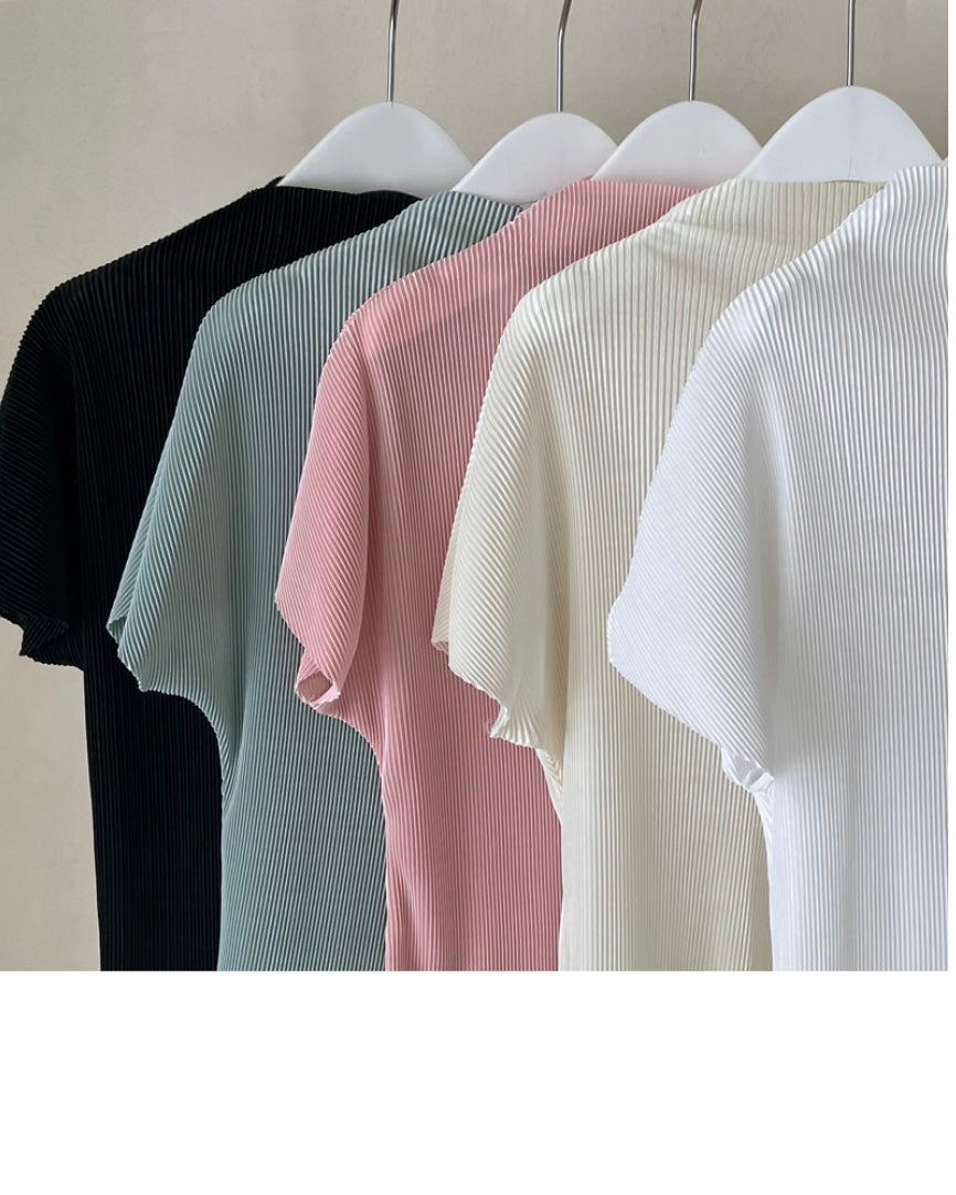 Pleats Half-Neck Short Sleeves
