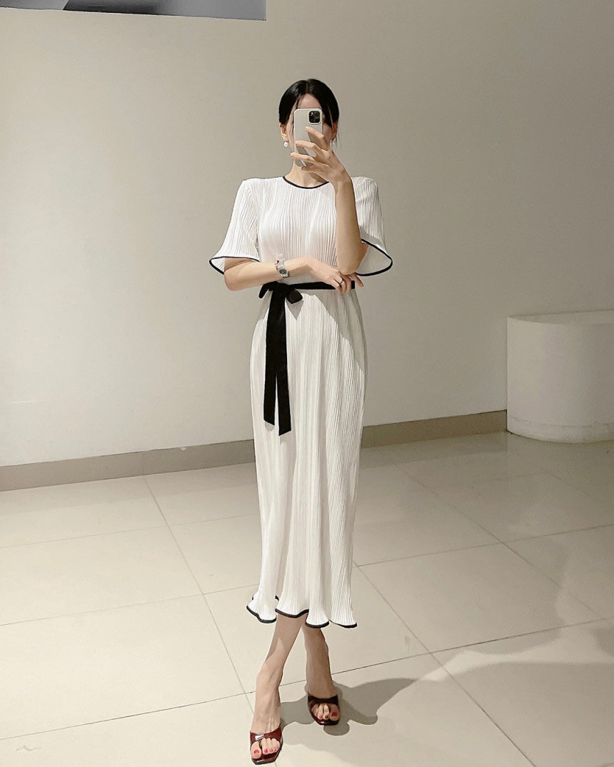 [ Pre-order ] Charmant Pleats Dress