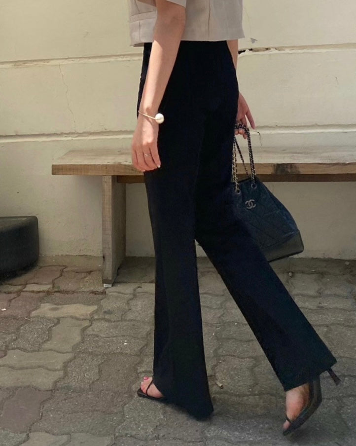 [S,M,L] Signature Stretchy Flared Pants