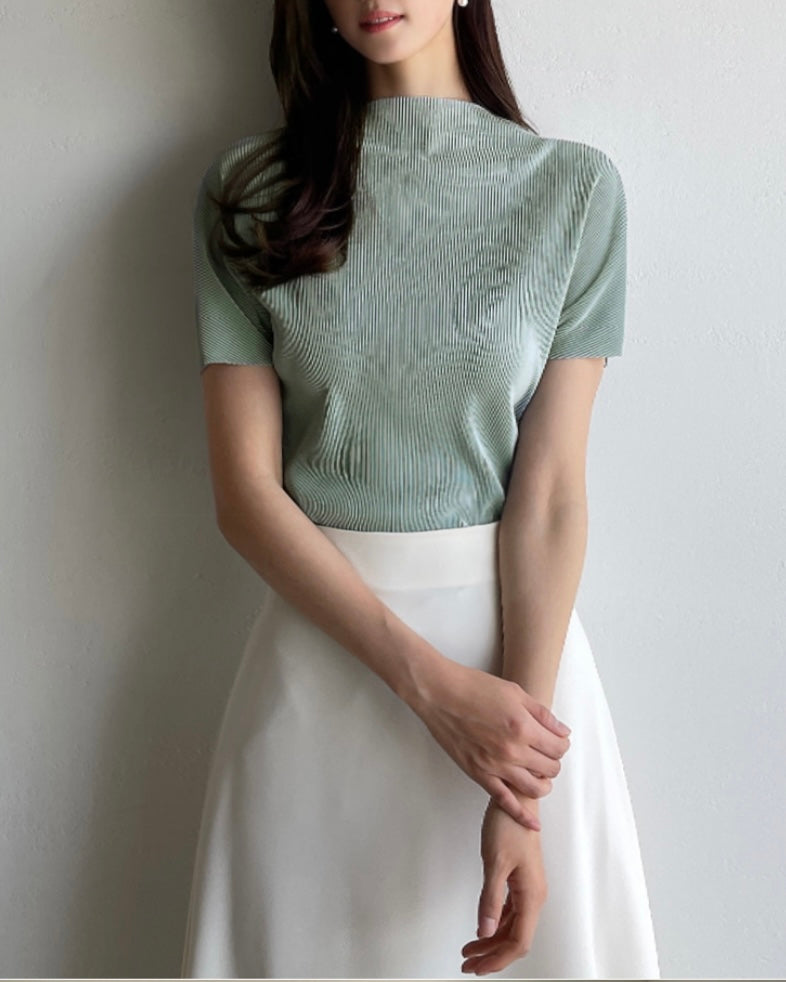 Pleats Half-Neck Short Sleeves
