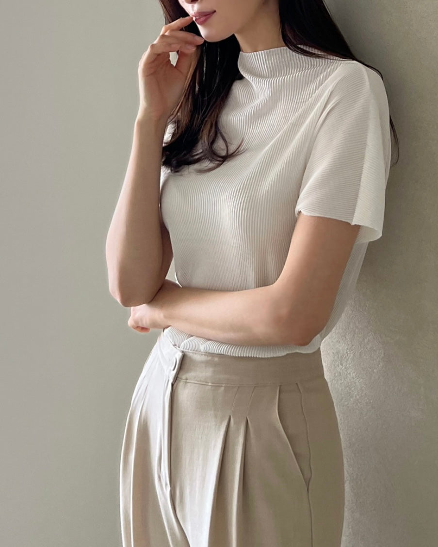 Pleats Half-Neck Short Sleeves