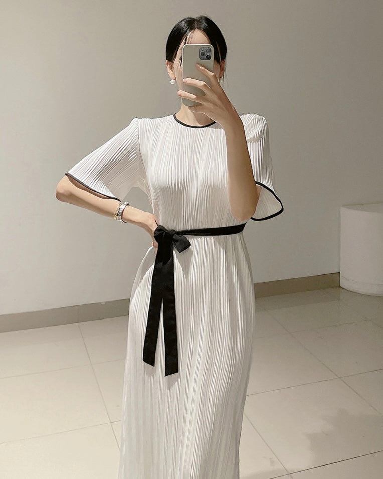 [ Pre-order ] Charmant Pleats Dress