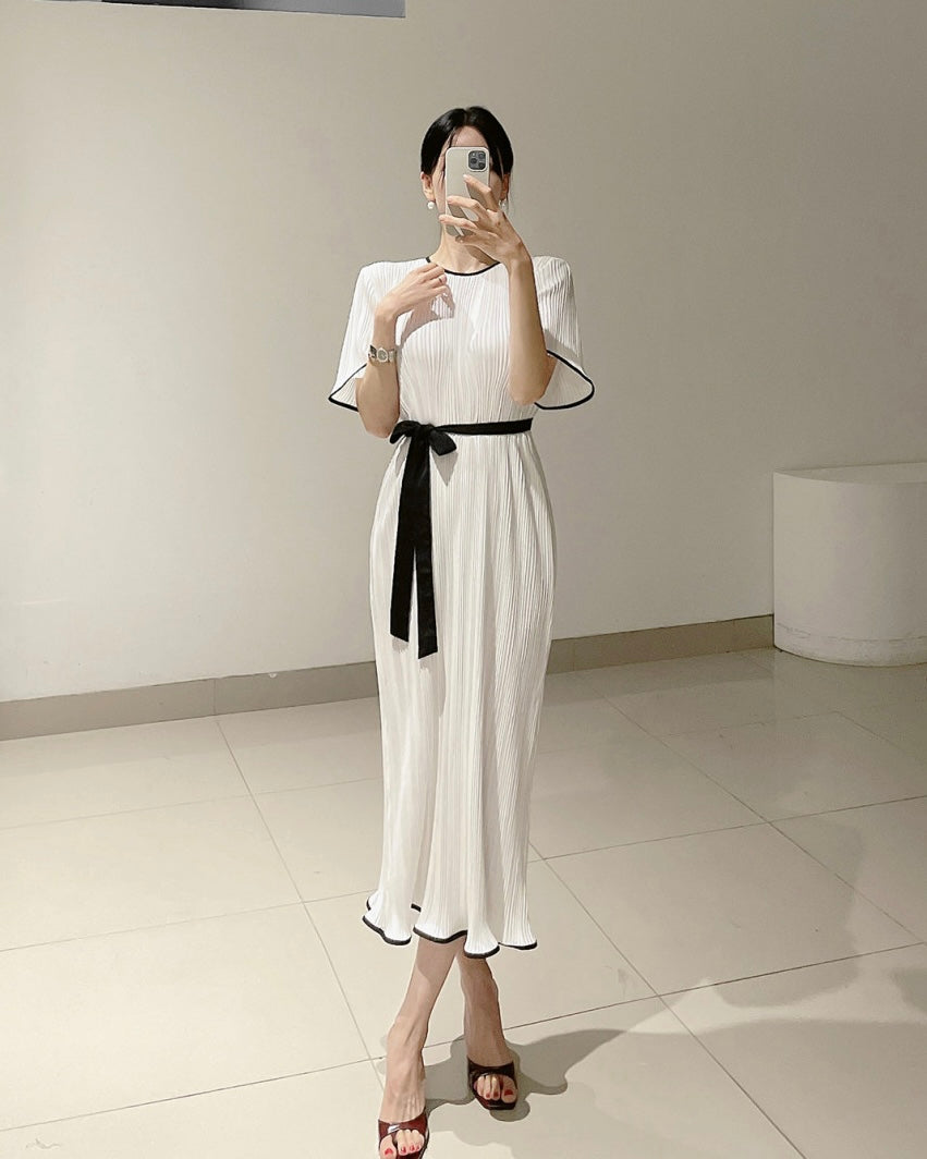 [ Pre-order ] Charmant Pleats Dress