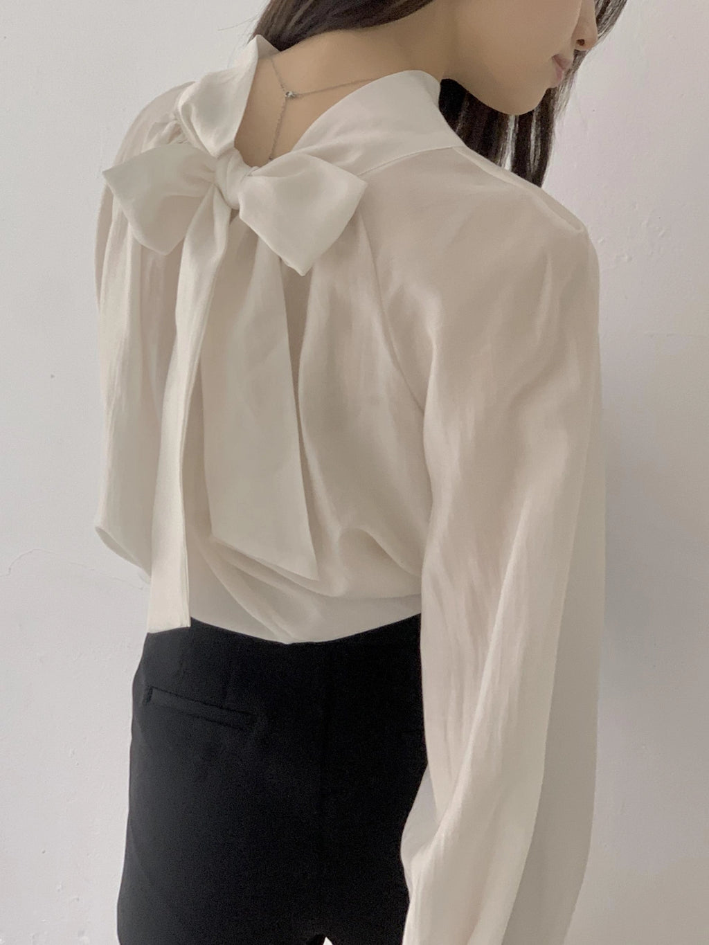 [ Pre-order ] Mia Back Ribbon Blouse
