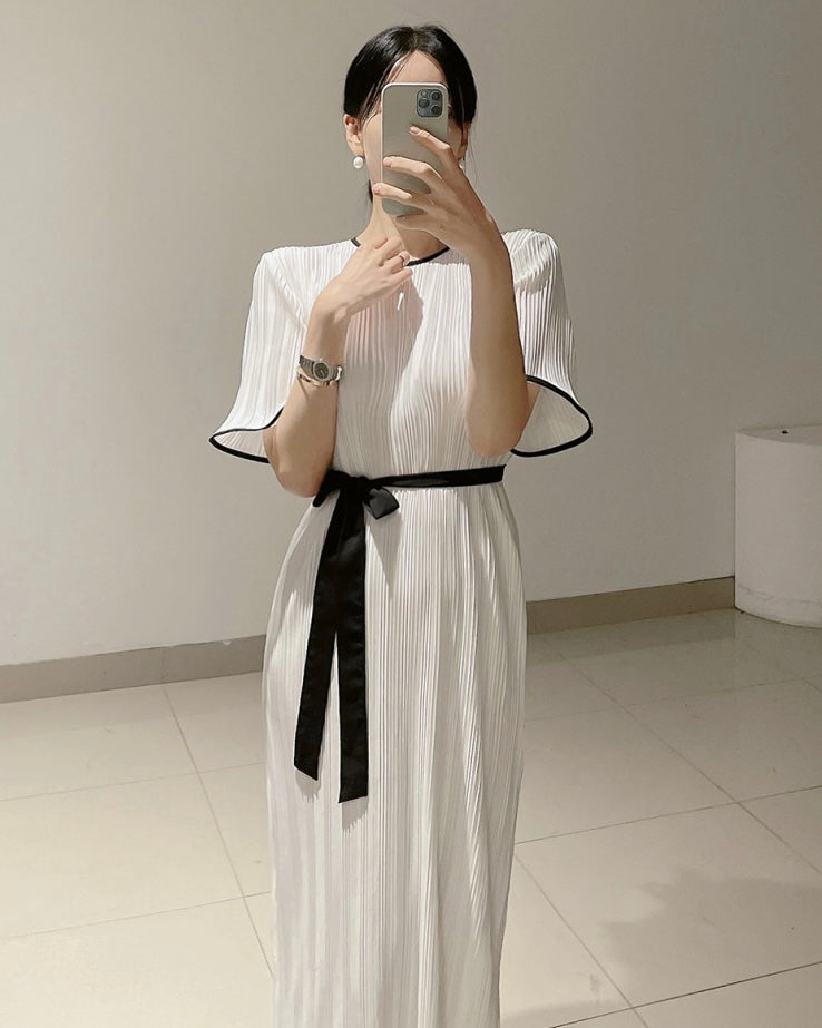 [ Pre-order ] Charmant Pleats Dress