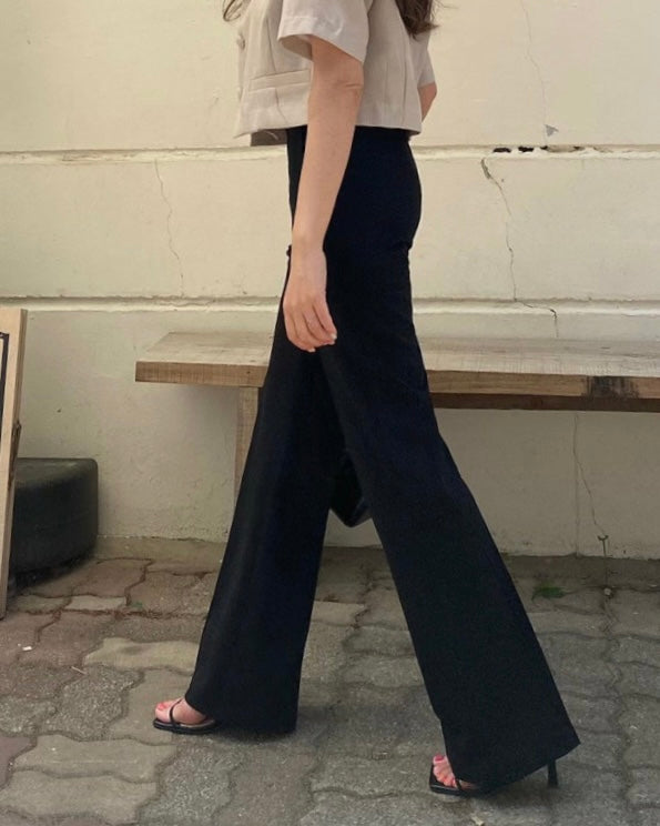 [S,M,L] Signature Stretchy Flared Pants