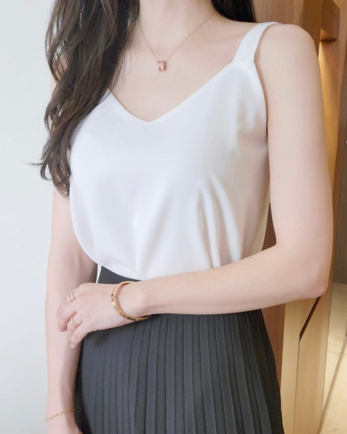 Bomil Sleeveless Blouse