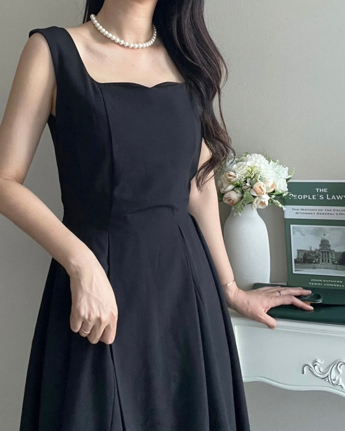Linen Heart-Neck Dress