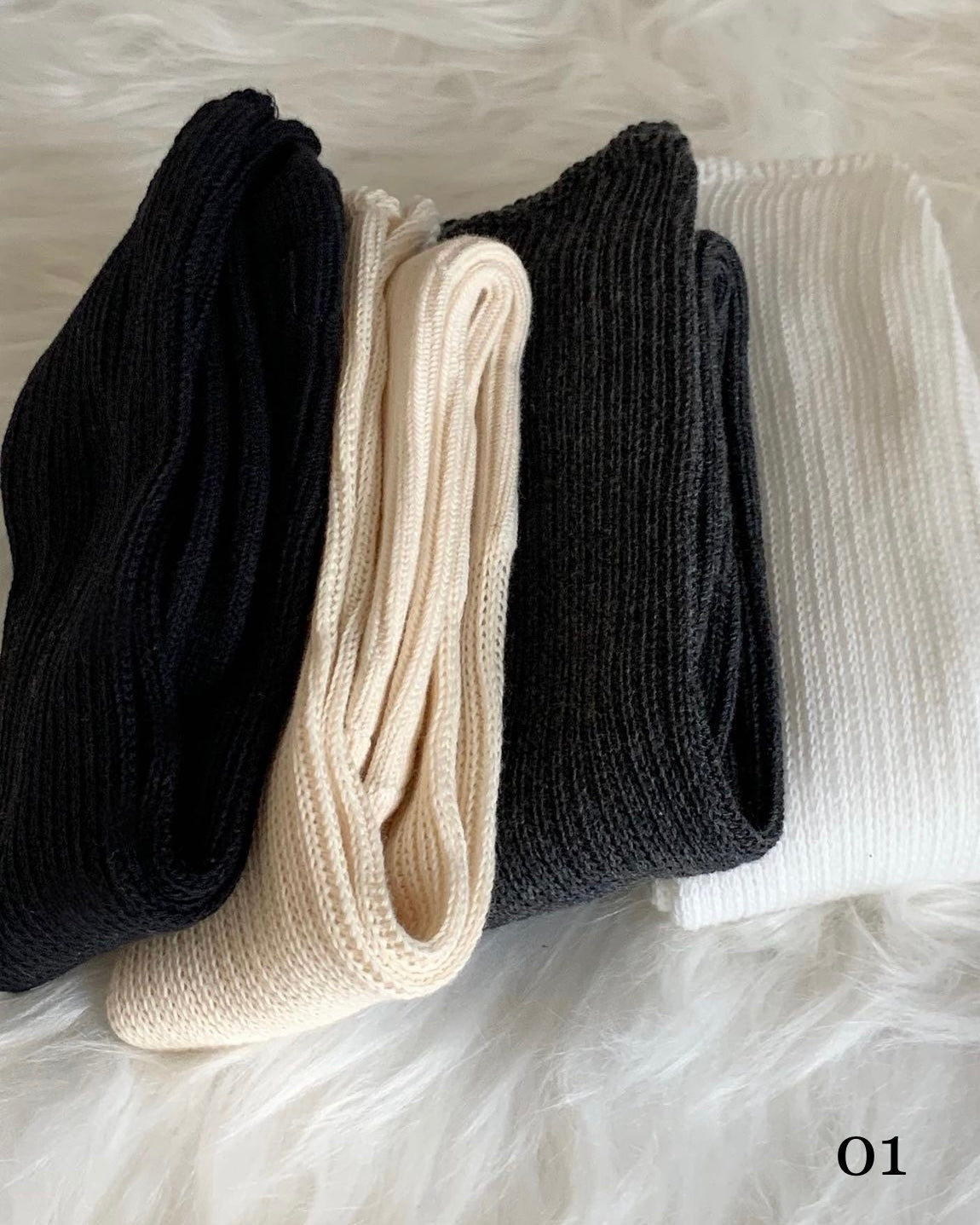 01 Ribbed Knee Socks