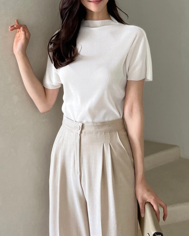 Pleats Half-Neck Short Sleeves