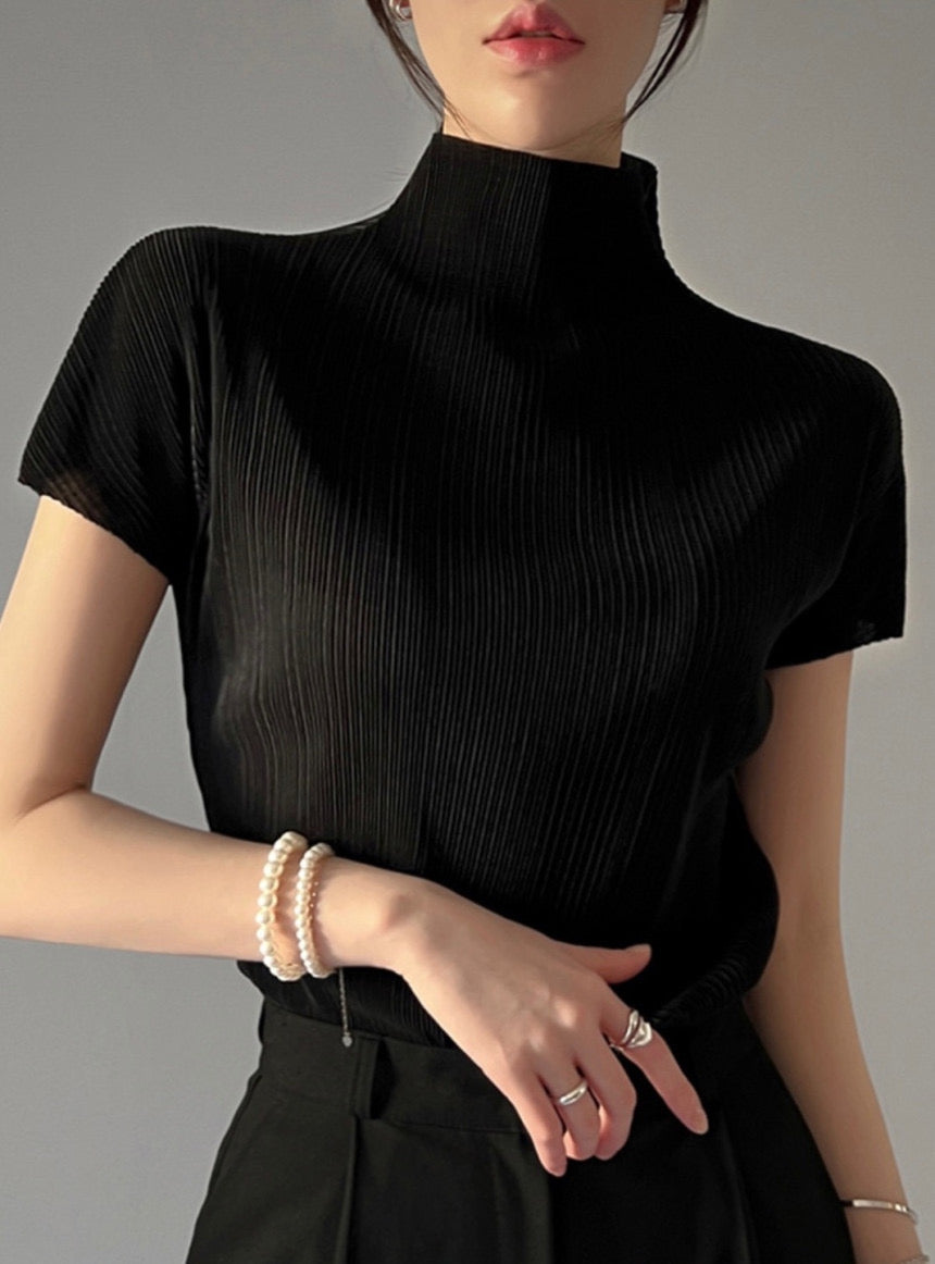 Pleats Half-Neck Short Sleeves