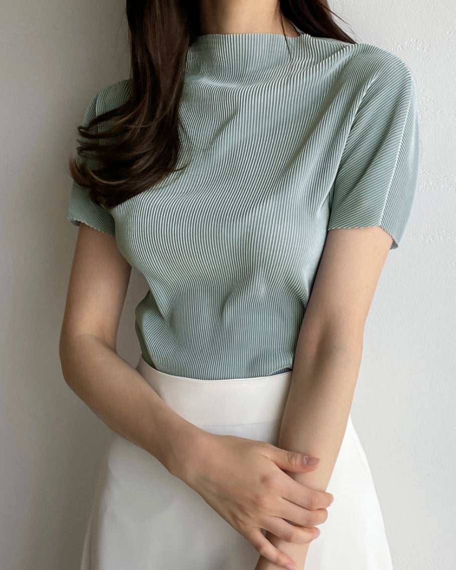Pleats Half-Neck Short Sleeves