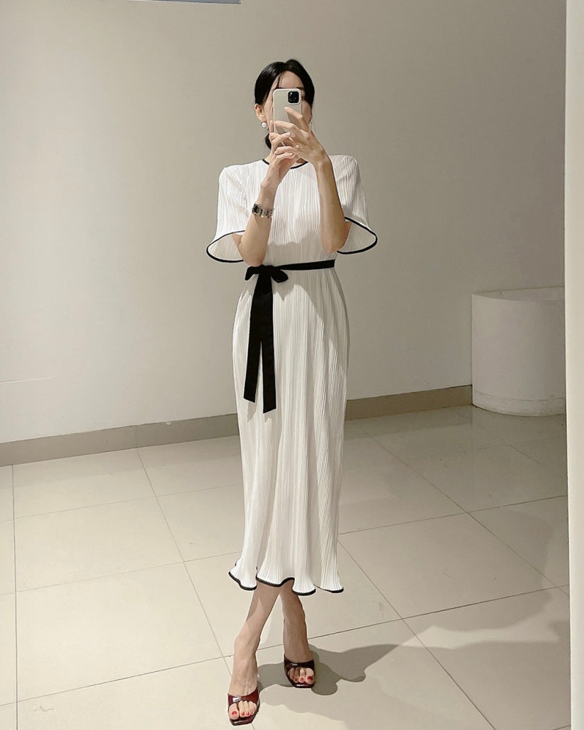 [ Pre-order ] Charmant Pleats Dress
