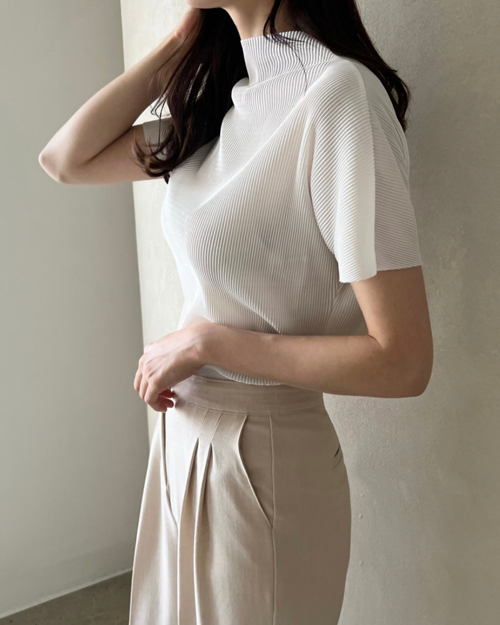 Pleats Half-Neck Short Sleeves