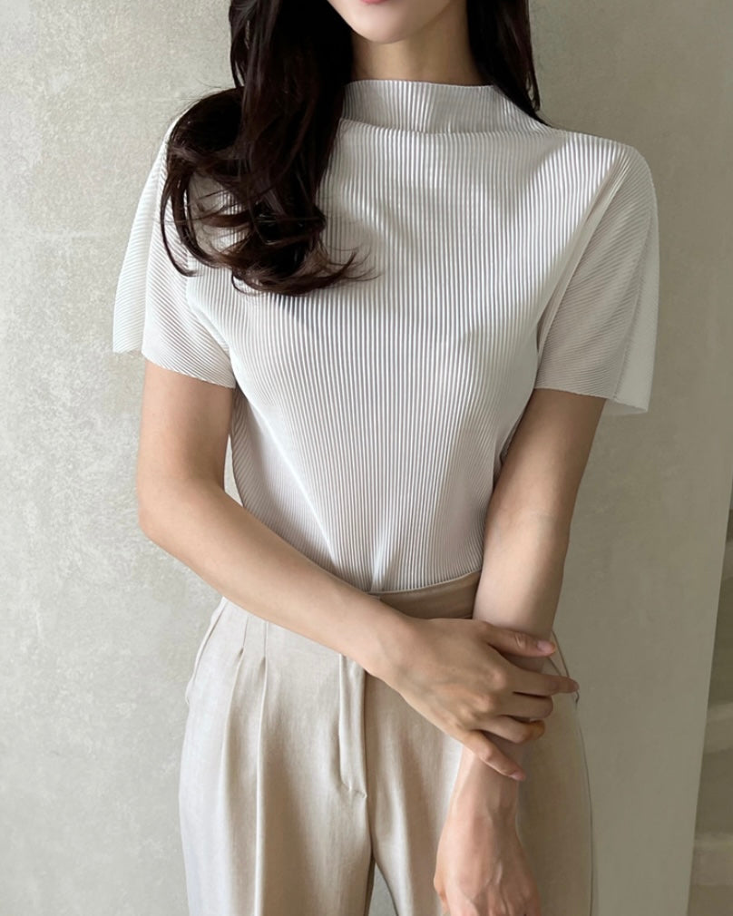 Pleats Half-Neck Short Sleeves