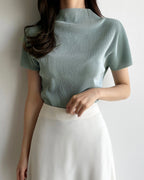 Pleats Half-Neck Short Sleeves