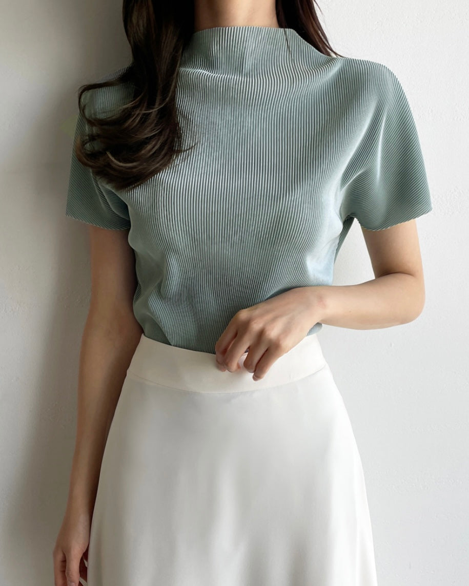 Pleats Half-Neck Short Sleeves