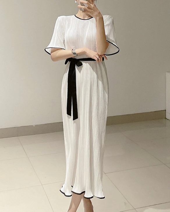 [ Pre-order ] Charmant Pleats Dress