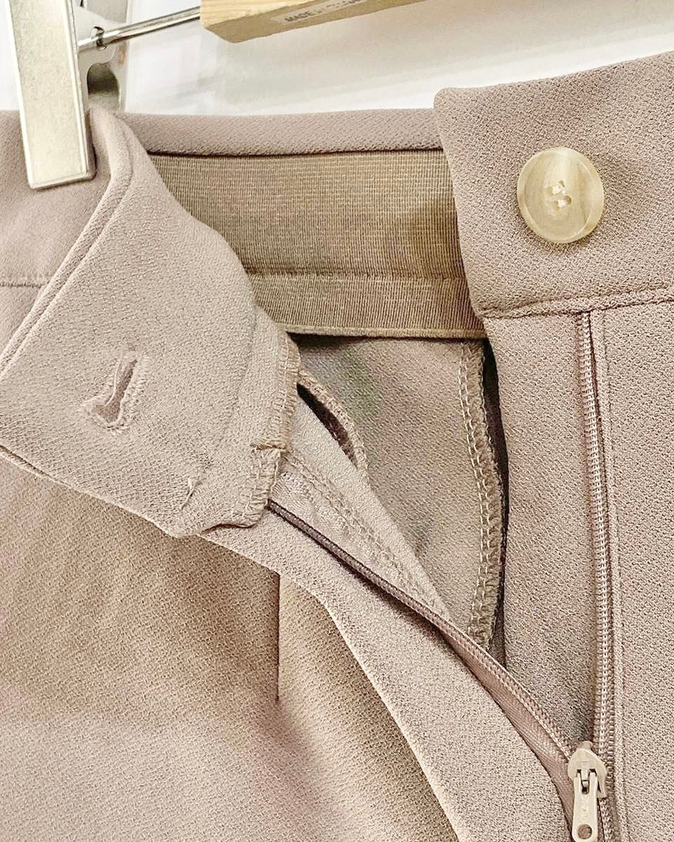 [S,M] Hidden Banding Flared Slacks
