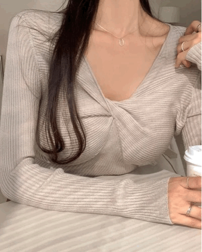 Vivian Twist V-Neck Knit Top